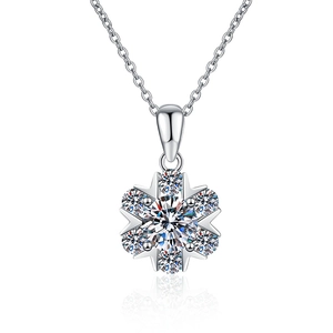 Collier flocon de neige en argent S925 avec une moissanite de 1 carat de couleur D au centre