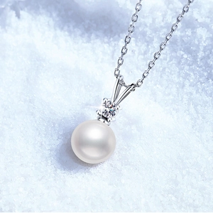 S925 sterling silver necklace with natural freshwater pearl and moissanite stone