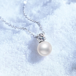 S925 sterling silver necklace featuring a natural freshwater pearl and moissanite pendant