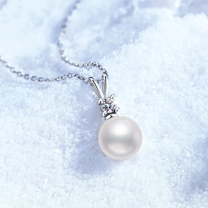 S925 sterling silver necklace with natural freshwater pearl and moissanite pendant
