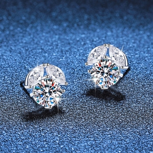 Elegant S925 sterling silver flower stud earrings with D color 1ct moissanite stones