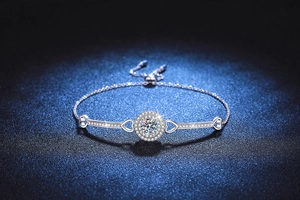 Close-up of 925 sterling silver bracelet with moissanite and hollow heart details