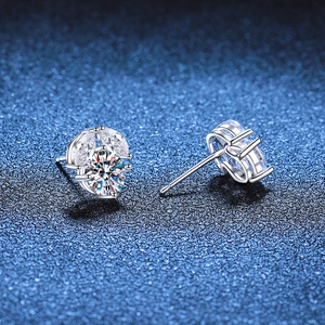 Elegant S925 sterling silver flower stud earrings with D color 1 carat moissanite stones