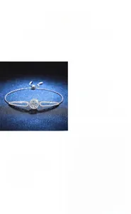 Macro de bracelet en argent et moissanite 1 carat avec monture ronde polie en biseau