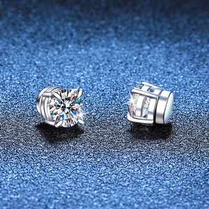 Boucles d'oreilles magnétiques en argent sterling S925 moissanite avec serti à quatre griffes