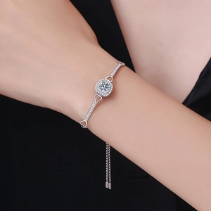 Bracelet luxueux en argent 925 avec moissanite 1ct carrée et chaîne réglable chic