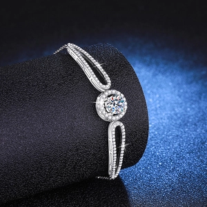 Luxueux bracelet en argent sterling S925 avec une pierre moissanite ronde de 1 carat