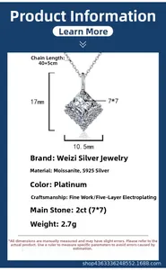 Détail macro d'un pendentif en moissanite taille princesse 2ct en argent sterling S925