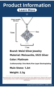 Vue détaillée du collier trèfle à quatre feuilles en argent S925 avec moissanite 1.2ct