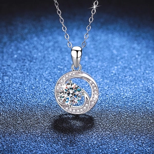 Collier Pendentif Möbius en Argent Sterling S925 pour Femme Bijoux en Moissanite Coupe Ronde Chaîne en Argent