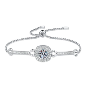 Bracelet luxueux en argent 925 avec moissanite ronde de 1 carat et détails en forme de cœur
