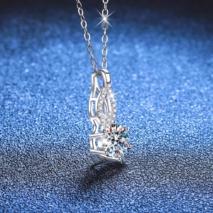 Elegant S925 sterling silver gourd pendant necklace featuring a 1 carat moissanite gemstone