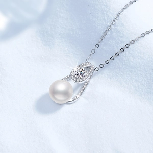 Collier en argent sterling S925 avec pendentif perle ronde et accents de moissanite