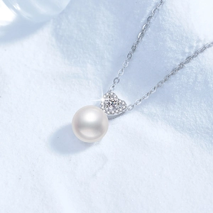 Elegant S925 silver necklace with heart-shaped moissanite and round freshwater pearl