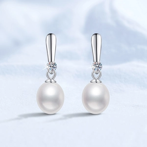 Elegant S925 sterling silver earrings with moissanite studs and white freshwater pearls