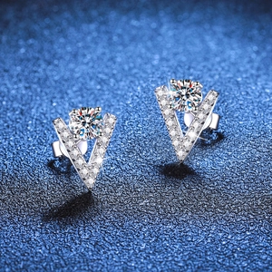 S925 sterling silver V-shaped stud earrings with brilliant moissanite stone in D color