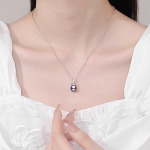 Elegant S925 silver necklace with deep purple freshwater pearl and moissanite pendant