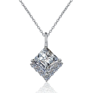 Collier en argent S925 avec pendentif moissanite taille princesse 2 carats et halo brillant