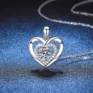 Collana in argento S925 con ciondolo a doppio cuore e moissanite brillante da 1 carato
