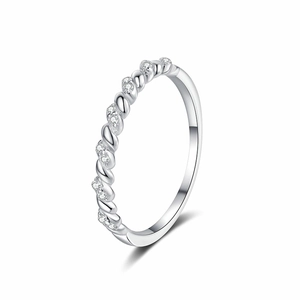 Minimalist S925 sterling silver moissanite twisted rope ring with sparkling pavé diamonds
