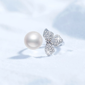 S925 silver adjustable ring with freshwater pearl and moissanite clover design