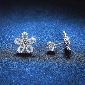 S925 sterling silver sunflower moissanite stud earrings in sparkling D color finish