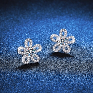 Elegant S925 sterling silver sunflower stud earrings with 1ct D-color moissanite stones