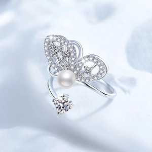 Adjustable S925 sterling silver butterfly ring with pearl and sparkling pavé diamonds