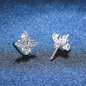 Luxurious S925 sterling silver four-leaf clover moissanite stud earrings for women