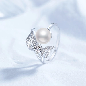Detailed view of S925 silver pearl ring featuring leaf accents with micro-pave diamonds