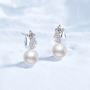 Elegante S925 Silber Tulpen Ohrstecker mit Süßwasserperlen und funkelnden Moissaniten