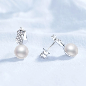S925 Silber Tulpen-Ohrstecker mit Süßwasserperlen und funkelnden Moissanit-Steinen