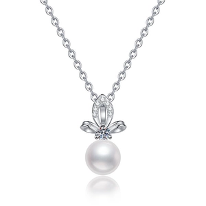 S925 sterling silver necklace featuring a bow crown pendant with pearl and moissanite