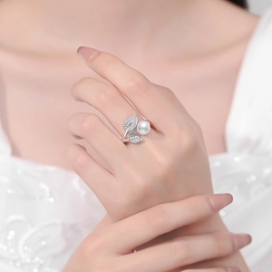 Elegant S925 sterling silver adjustable ring with freshwater pearl and zircon leaves