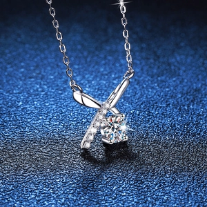 Collier en argent S925 avec pendentif nœud et pierre de moissanite ronde brillante
