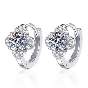 Orecchini a quadrifoglio in argento sterling S925 con moissanite e finitura lucida
