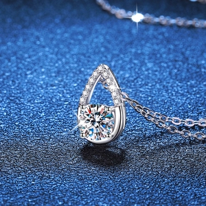 S925 Sterling Silber Kette mit Tropfenanhänger und 1 Karat Moissanit-Hauptstein