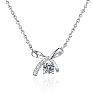 Collier en argent sterling S925 avec un pendentif nœud papillon en moissanite