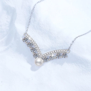 Collier en argent S925 en forme de V avec accents moissanite et perle ronde élégante
