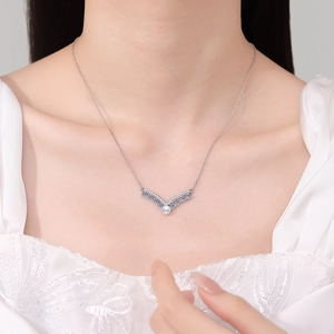 Collier en argent sterling S925 avec pendentif perle en V et zircons bleus fins