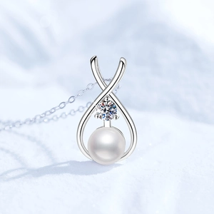 Elegant S925 sterling silver necklace with freshwater pearl and moissanite pendant