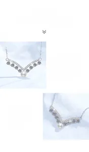 Détail du collier en argent S925 en V avec perle d'eau douce et pierres moissanite