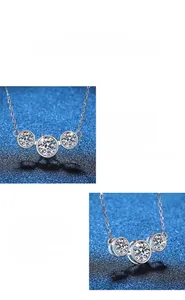Détail du collier en argent S925 avec trois pierres Moissanite de 2 carats serties clos