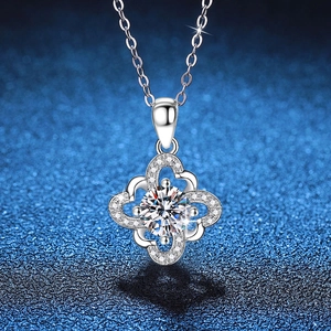 925 Sterling Silver Moissanite Clover Pendant Necklace For Women Shiny Round Moissanite Inlaid Light Luxury Clavicle Chain Jewelry