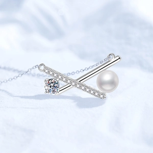 Collana in argento S925 con perla d'acqua dolce e ciondolo fiocco in moissanite
