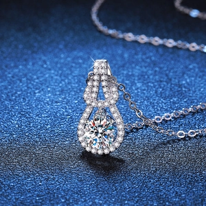S925 sterling silver necklace featuring 1-carat moissanite in double ring geometry