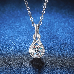 Collier Pendentif en Argent Sterling 925 Moissanite pour Femme Élégant Design Goutte d'Eau Bijoux en Moissanite Ronde Cadeau
