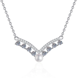 Élégant collier en V en argent S925 avec accents de moissanite et perle d'eau douce