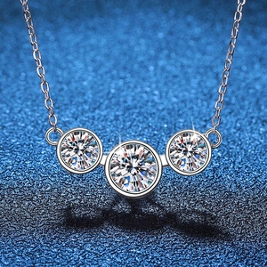 Collier en Argent Sterling 925 avec Moissanite Trois Pierres Couleur D Pendentif Chaîne Croisée Bijoux de Luxe pour Femme Mariage
