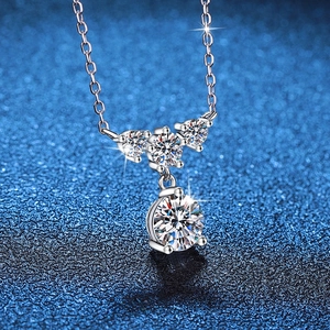 S925 Sterling Silber Halskette mit Quastenanhänger und 1,5 Karat D-Farbe Moissanit-Steinen